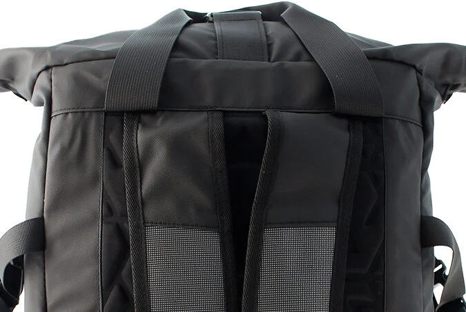 Mochila Roll Top de Viaje - Mochila reflejante con asas ajustables.